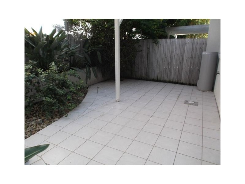 3/9 Government Road, Labrador QLD 4215