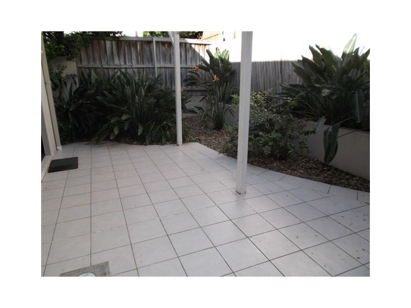 3/9 Government Road, Labrador QLD 4215