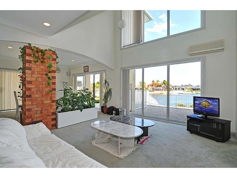 71 Cockleshell Court, Runaway Bay QLD 4216