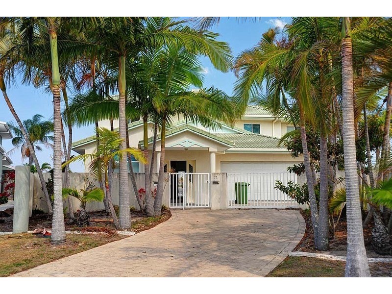 71 Cockleshell Court, Runaway Bay QLD 4216
