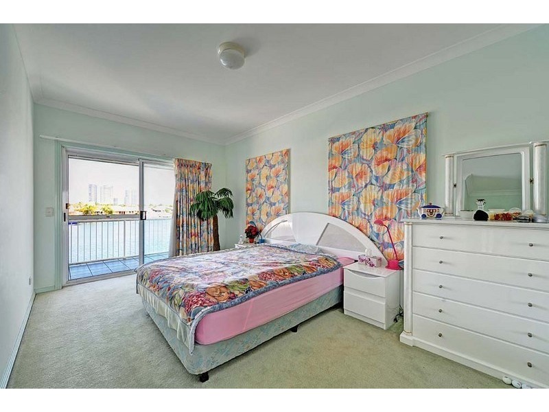 71 Cockleshell Court, Runaway Bay QLD 4216