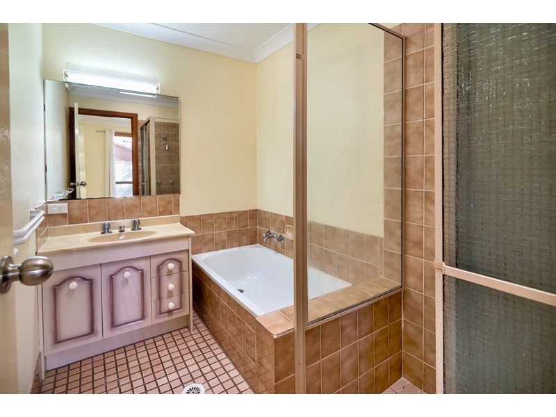 1 and 2/2 Warrie Close, Paradise Point QLD 4216