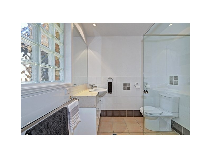 1/10 Broad Street, Labrador QLD 4215