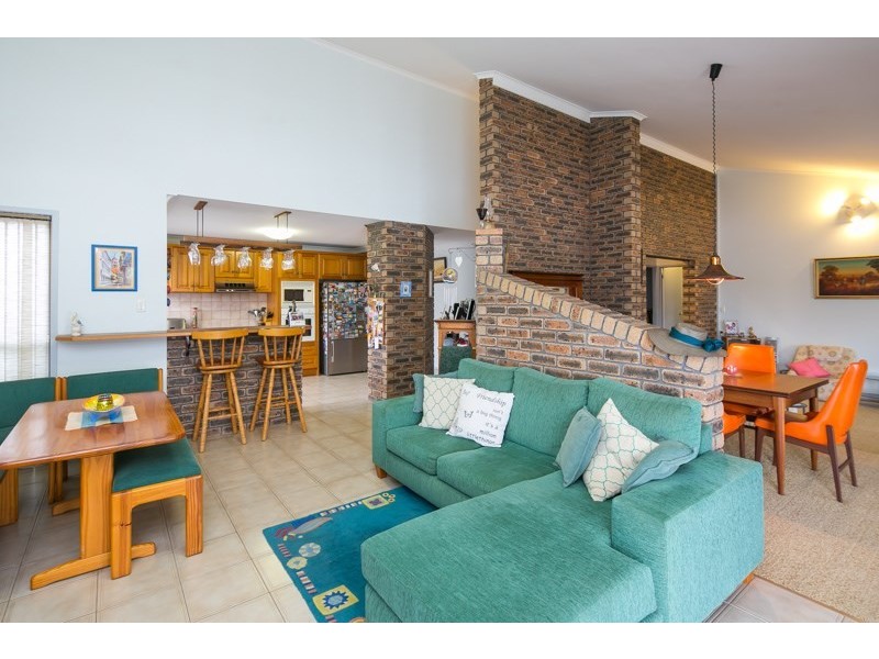 16 Marco Polo Place, Hollywell QLD 4216