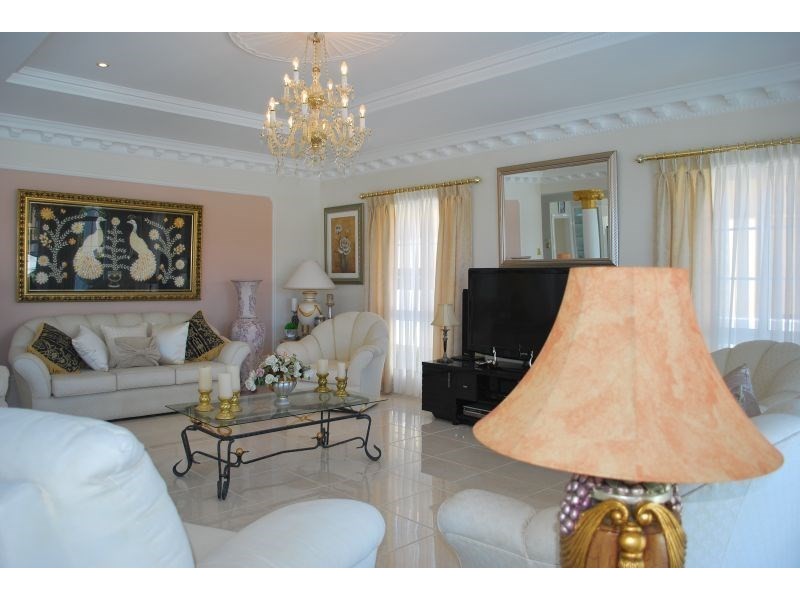 11 The Sovereign Mile, Sovereign Islands QLD 4216