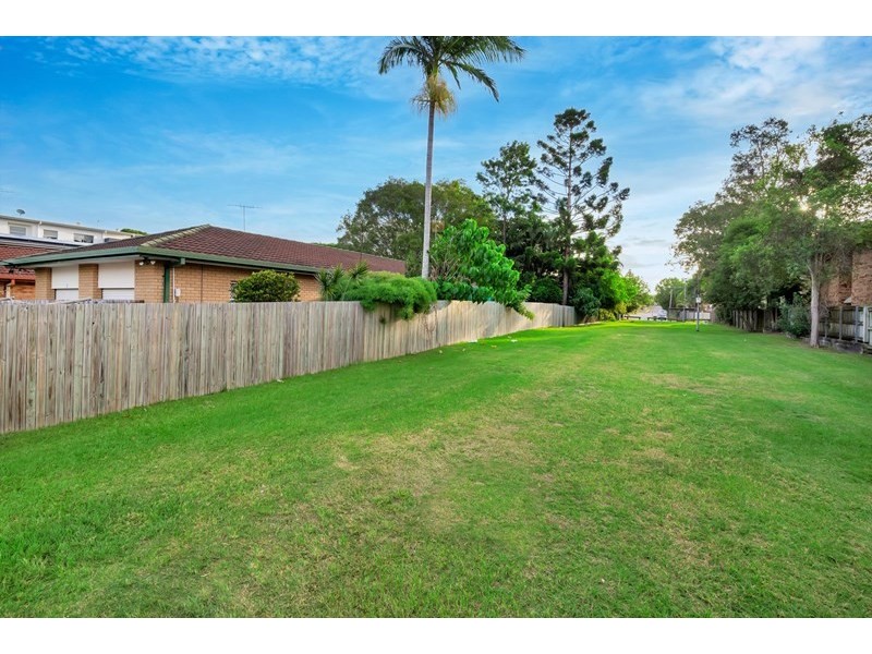 2/32 Proud Street, Labrador QLD 4215