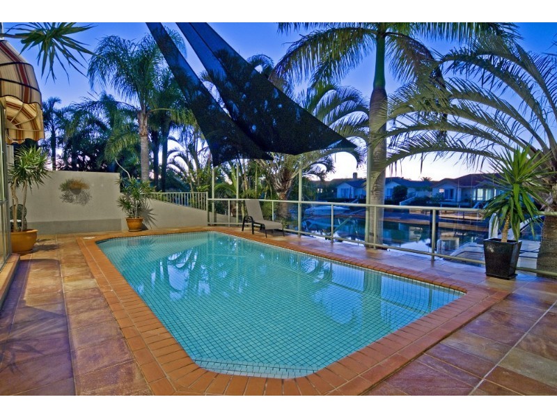 10 Folkstone Place, Runaway Bay QLD 4216