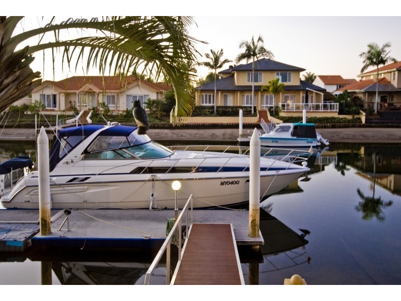 10 Folkstone Place, Runaway Bay QLD 4216