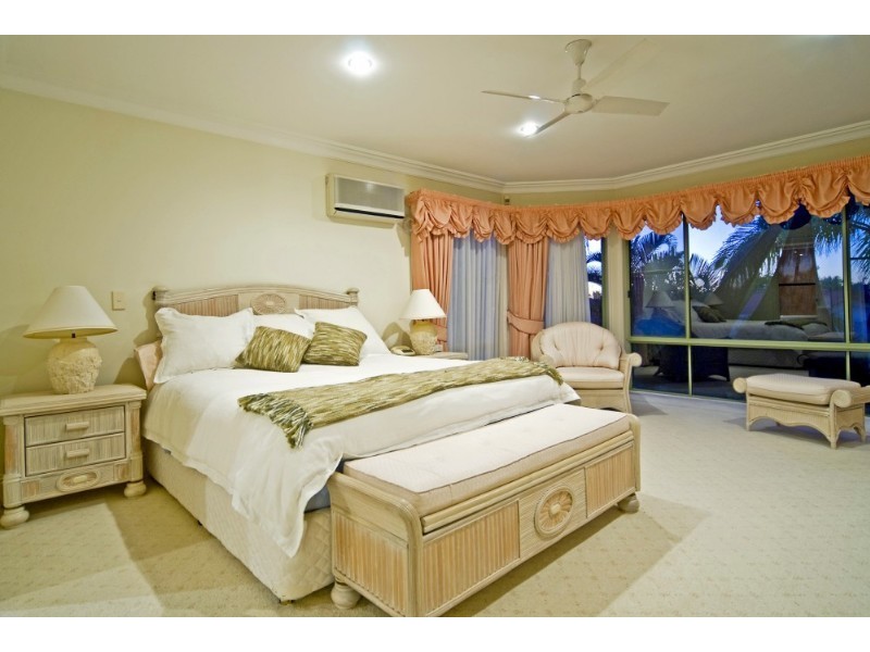 10 Folkstone Place, Runaway Bay QLD 4216