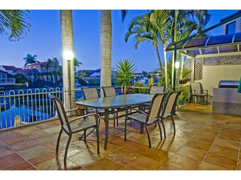 10 Folkstone Place, Runaway Bay QLD 4216