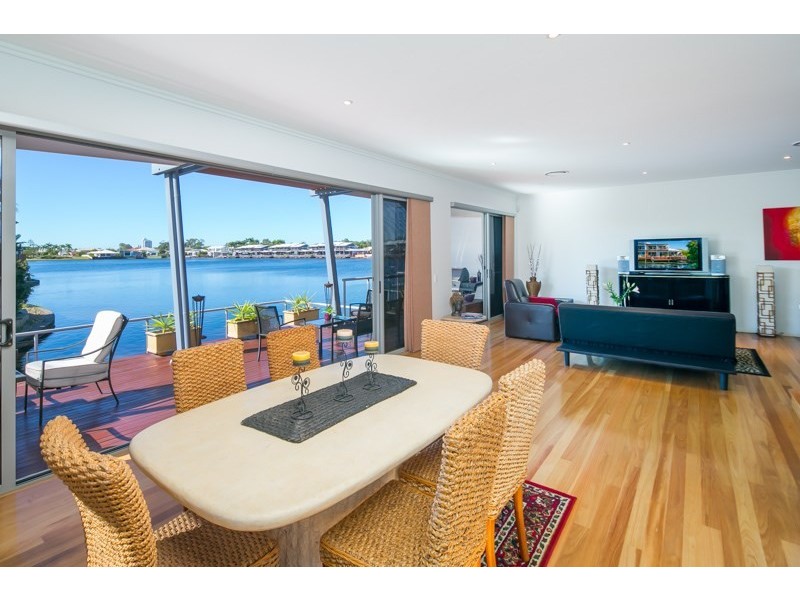 70/181 Lae Drive, Coombabah QLD 4216
