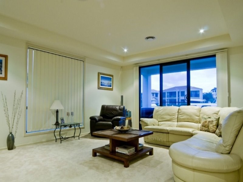 37 The Sovereign Mile, Sovereign Islands QLD 4216