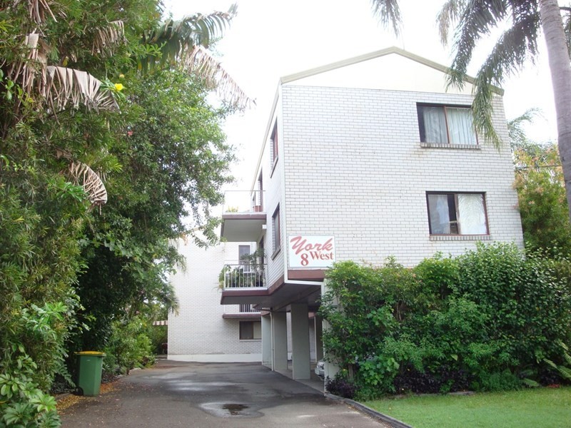 4/8 Baker Avenue, Labrador QLD 4215