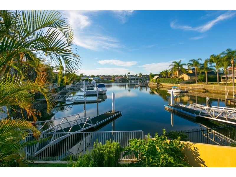 4 Smugglers Place, Runaway Bay QLD 4216