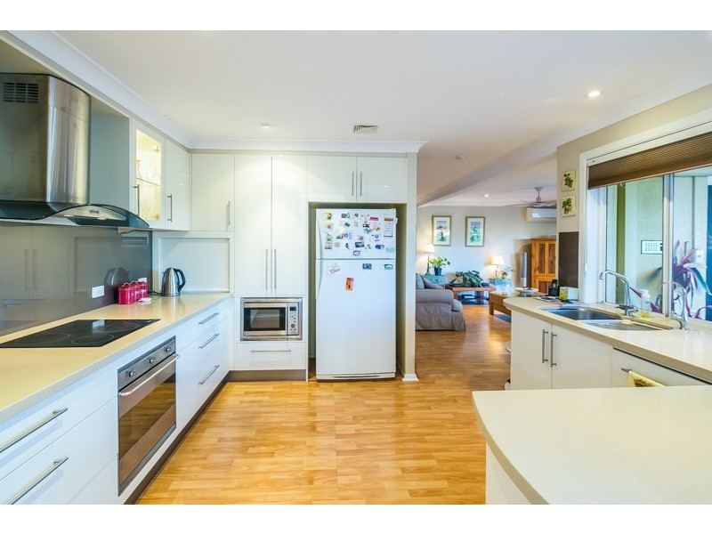 4 Smugglers Place, Runaway Bay QLD 4216