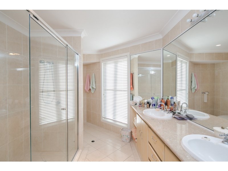 4 Smugglers Place, Runaway Bay QLD 4216