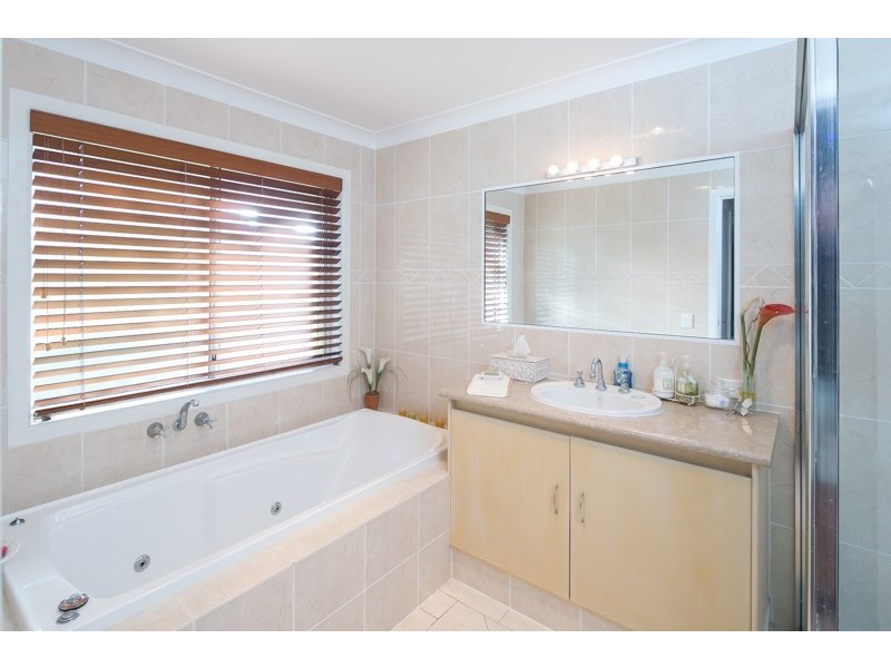 4 Smugglers Place, Runaway Bay QLD 4216