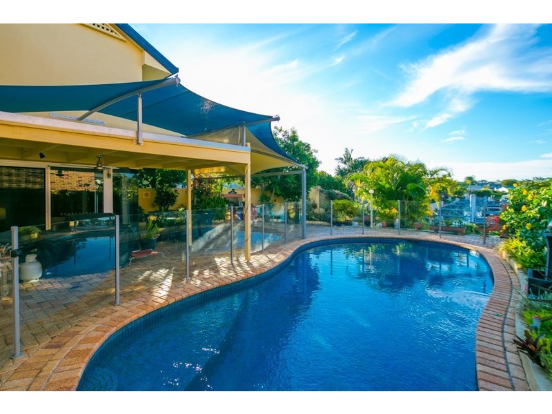 4 Smugglers Place, Runaway Bay QLD 4216