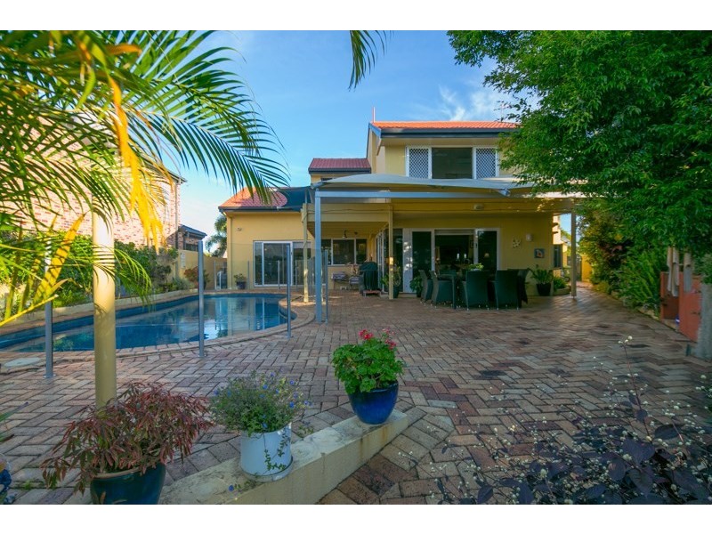 4 Smugglers Place, Runaway Bay QLD 4216