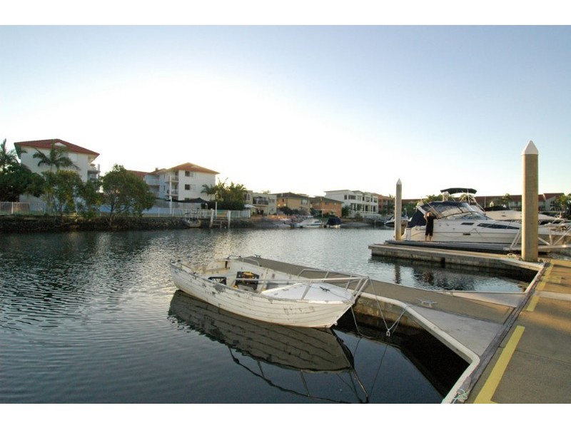 12 Canal Avenue, Runaway Bay QLD 4216