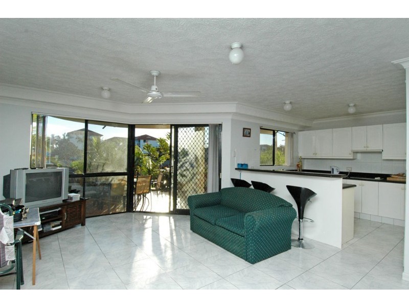 12 Canal Avenue, Runaway Bay QLD 4216