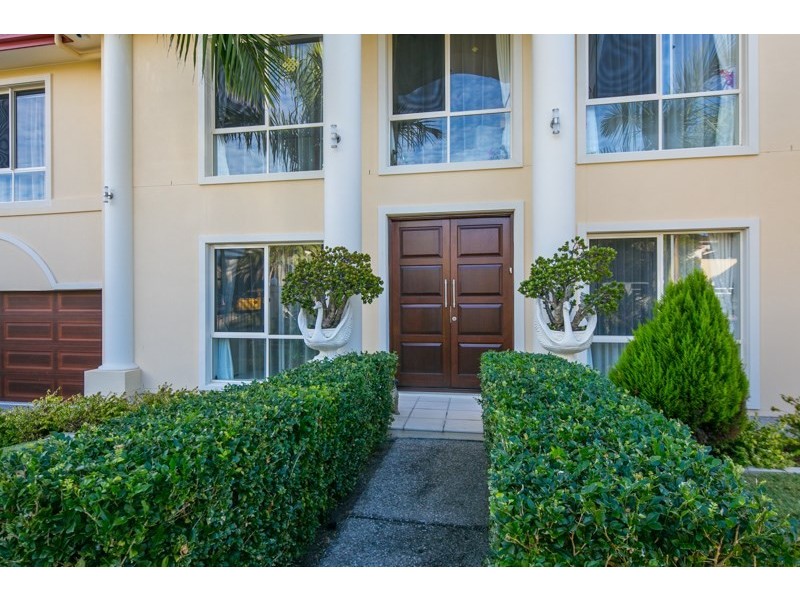 64 Golden Bear Drive, Arundel QLD 4214