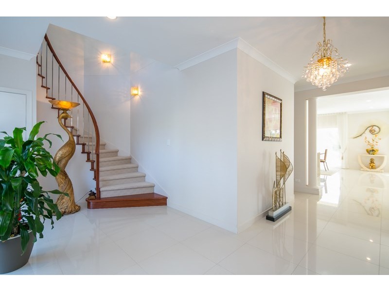 64 Golden Bear Drive, Arundel QLD 4214