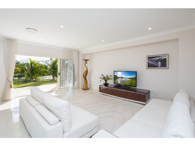 64 Golden Bear Drive, Arundel QLD 4214