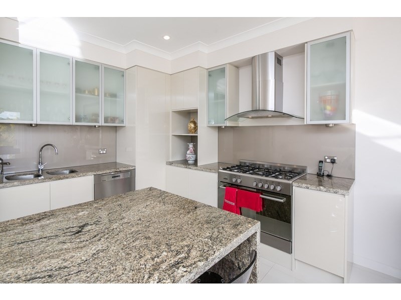 64 Golden Bear Drive, Arundel QLD 4214