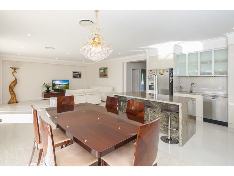 64 Golden Bear Drive, Arundel QLD 4214