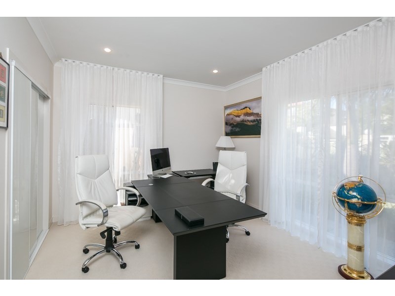 64 Golden Bear Drive, Arundel QLD 4214