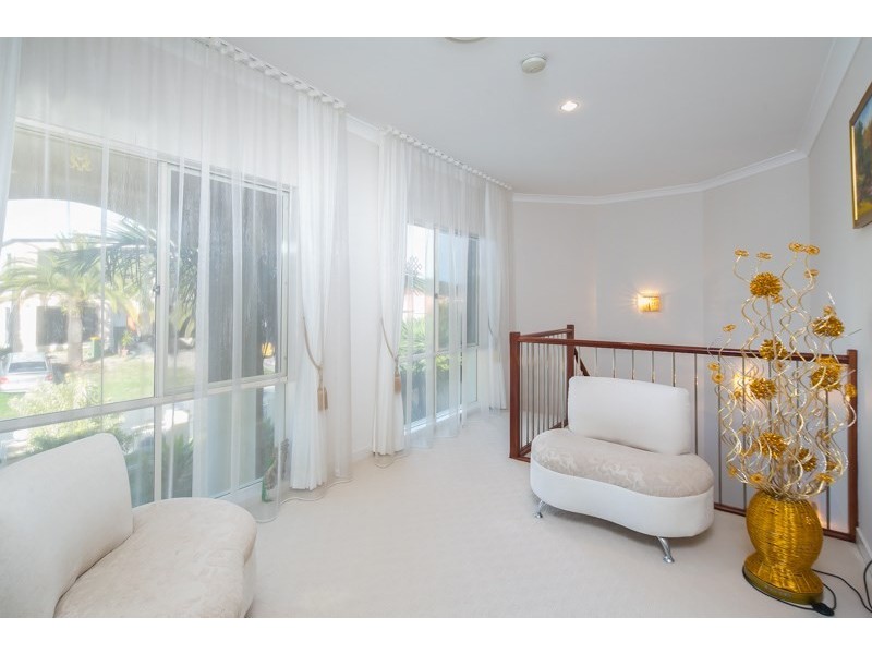 64 Golden Bear Drive, Arundel QLD 4214