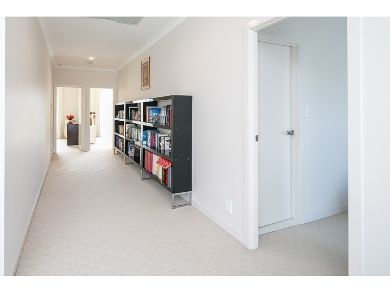 64 Golden Bear Drive, Arundel QLD 4214