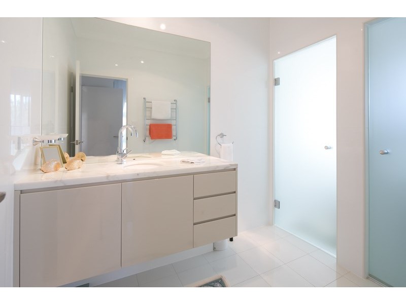 64 Golden Bear Drive, Arundel QLD 4214