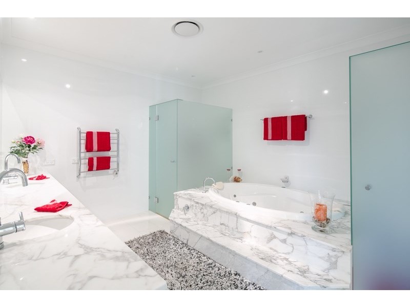 64 Golden Bear Drive, Arundel QLD 4214