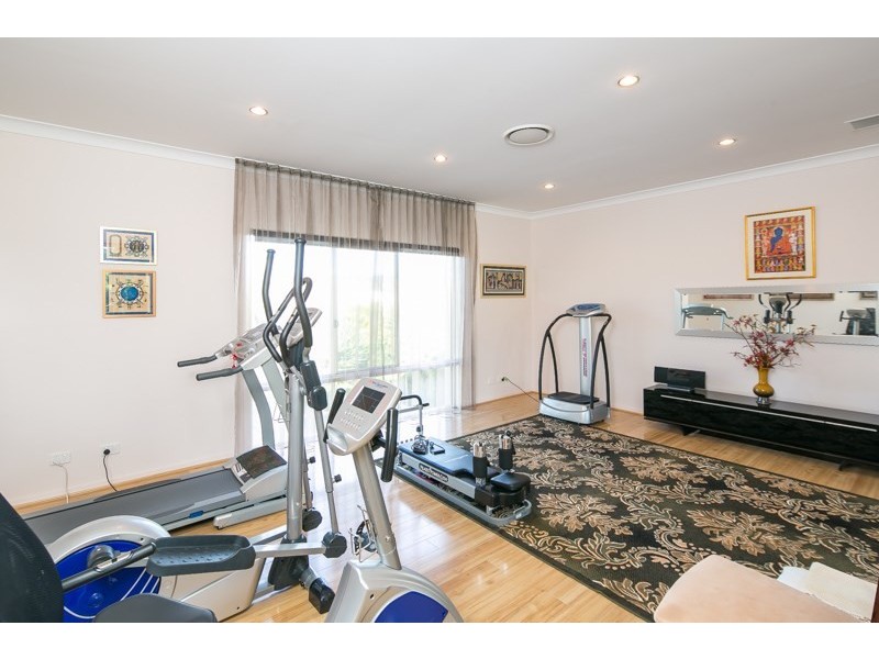 64 Golden Bear Drive, Arundel QLD 4214