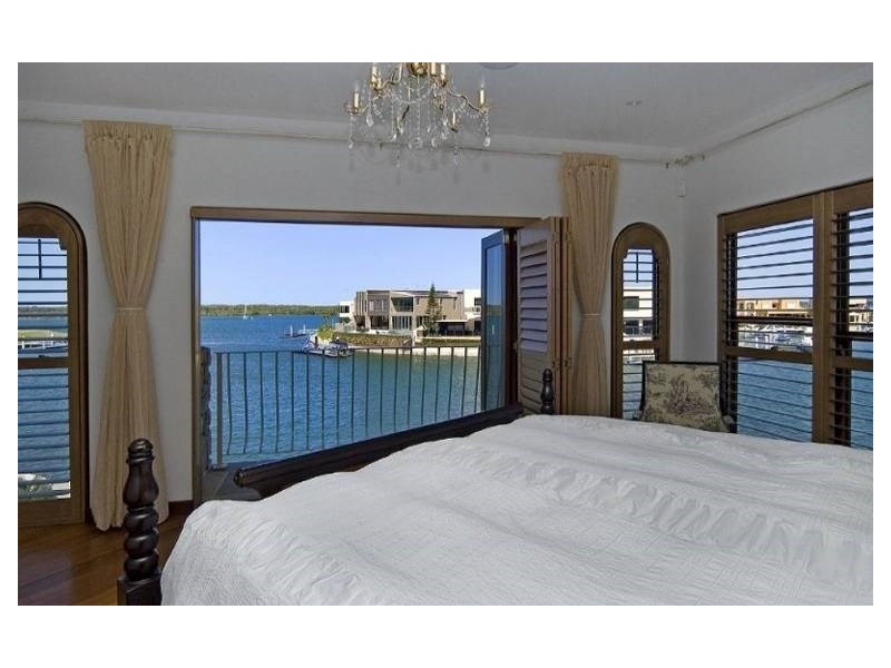 52 Royal Albert Crescent, Sovereign Islands QLD 4216