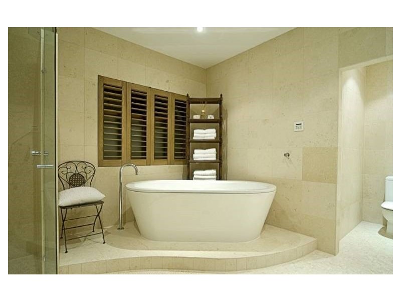 52 Royal Albert Crescent, Sovereign Islands QLD 4216