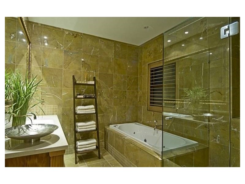 52 Royal Albert Crescent, Sovereign Islands QLD 4216