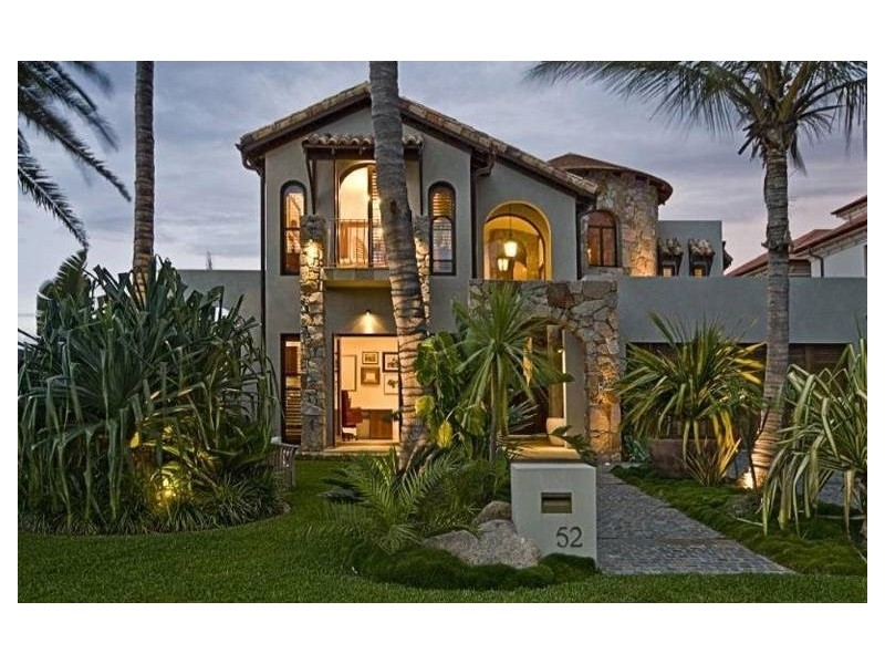 52 Royal Albert Crescent, Sovereign Islands QLD 4216