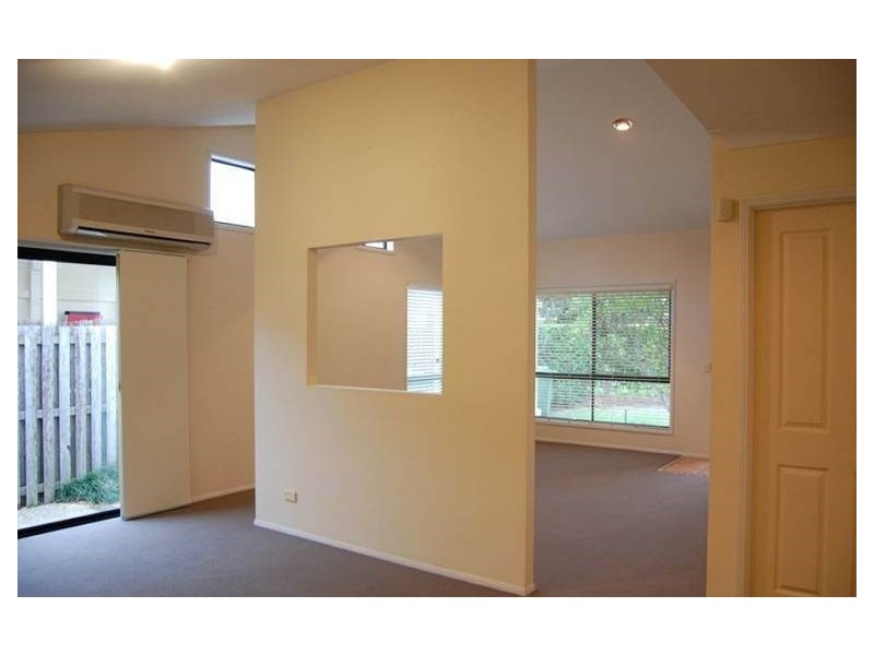 2/15 Lee Road, Runaway Bay QLD 4216