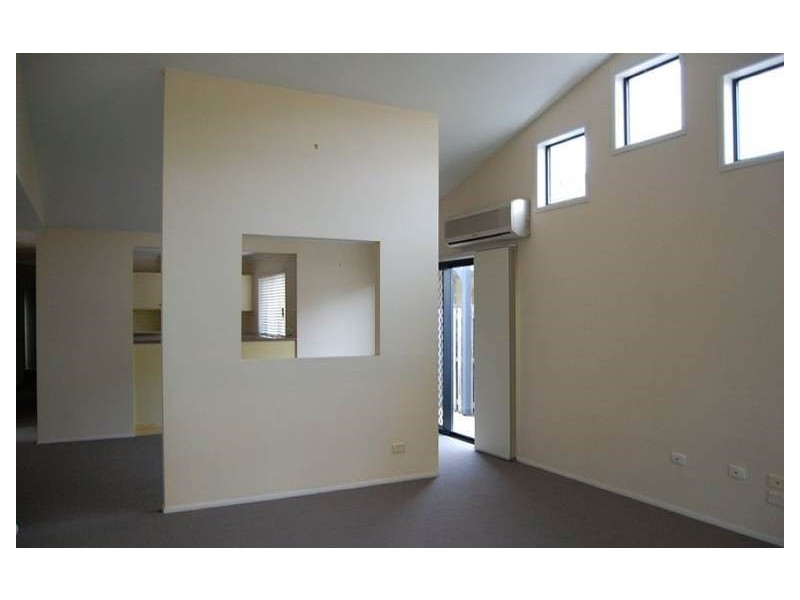 2/15 Lee Road, Runaway Bay QLD 4216