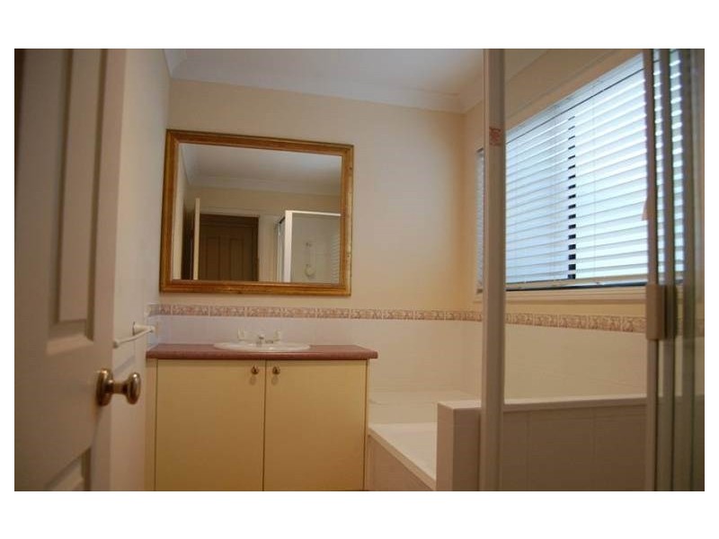 2/15 Lee Road, Runaway Bay QLD 4216