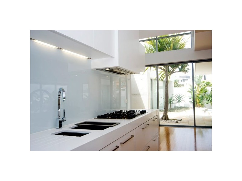 33 Knightsbridge Parade East, Sovereign Islands QLD 4216