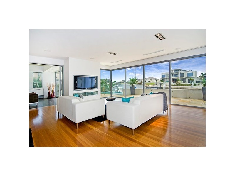 33 Knightsbridge Parade East, Sovereign Islands QLD 4216