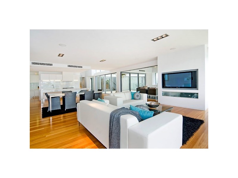 33 Knightsbridge Parade East, Sovereign Islands QLD 4216