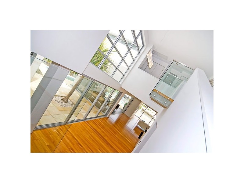 33 Knightsbridge Parade East, Sovereign Islands QLD 4216