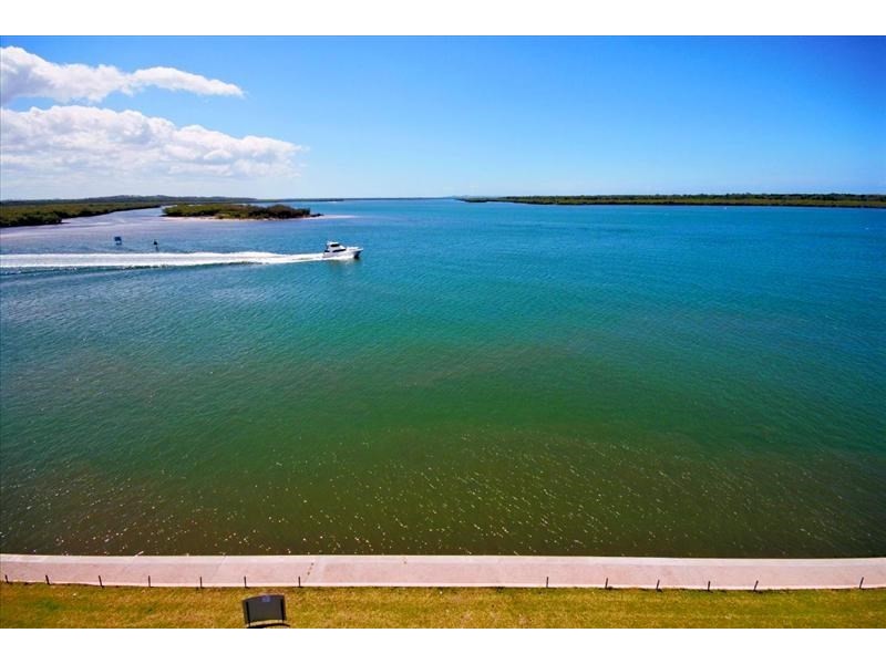 16 Knightsbridge Parade East, Sovereign Islands QLD 4216