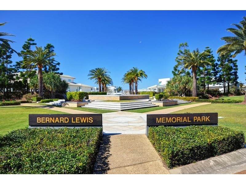 16 Knightsbridge Parade East, Sovereign Islands QLD 4216