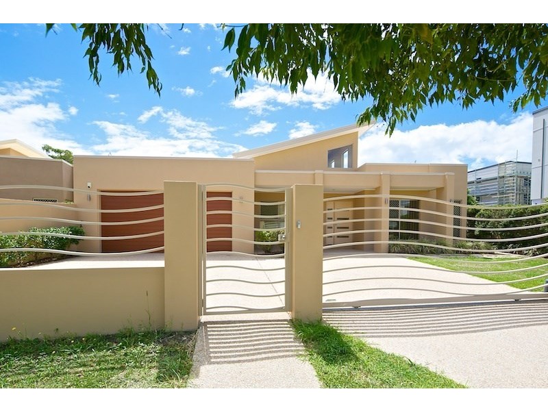 69 East Quay Drive, Biggera Waters QLD 4216